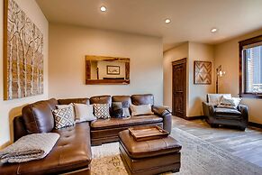 New 3bdr Luxury /sleeps 10 W Fireplace & Mountain Views 3 Bedroom Town