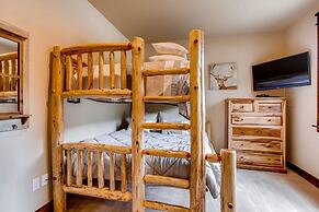 New 3bdr Luxury /sleeps 10 W Fireplace & Mountain Views 3 Bedroom Town