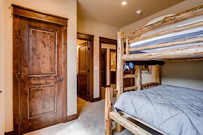 New 3bdr Luxury /sleeps 10 W Fireplace & Mountain Views 3 Bedroom Town