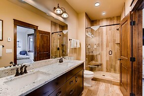 New 3bdr Luxury /sleeps 10 W Fireplace & Mountain Views 3 Bedroom Town
