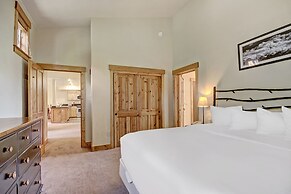 Soaring Ceilings + Mins To Gondola/apres-ski - 2br Sleeps 6 2 Bedroom 