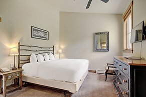 Soaring Ceilings + Mins To Gondola/apres-ski - 2br Sleeps 6 2 Bedroom 