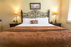 Massive Condo with Views and Rustic Furnishings by RedAwning - Save 20