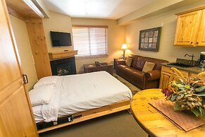 Massive Condo with Views and Rustic Furnishings by RedAwning - Save 20