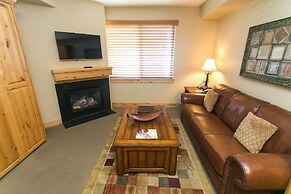 Massive Condo with Views and Rustic Furnishings by RedAwning - Save 20