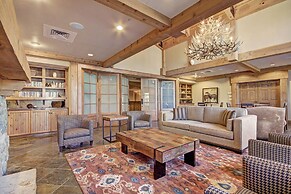 Refined  With Sunny Views 2 Blocks To Downtown Breck 1 Bedroom Condo b