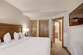 Refined  With Sunny Views 2 Blocks To Downtown Breck 1 Bedroom Condo b