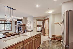 Refined  With Sunny Views 2 Blocks To Downtown Breck 1 Bedroom Condo b