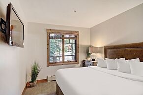 Refined  With Sunny Views 2 Blocks To Downtown Breck 1 Bedroom Condo b