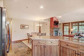2br W/ Deck + Alpine Views Sleeps 6 - Ski-in Access 2 Bedroom Condo by