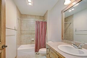 2br W/ Deck + Alpine Views Sleeps 6 - Ski-in Access 2 Bedroom Condo by