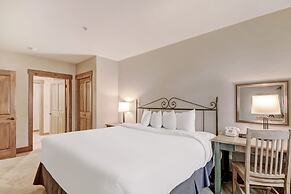 2br W/ Deck + Alpine Views Sleeps 6 - Ski-in Access 2 Bedroom Condo by