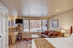 Winter Ski-in/out Studio Sleeps 4, Steps To Historic Main St Studio Be