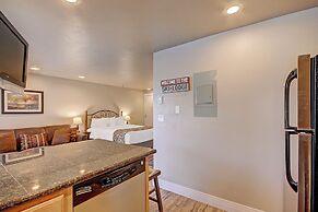 Winter Ski-in/out Studio Sleeps 4, Steps To Historic Main St Studio Be