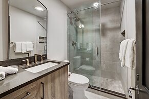 Ski-in/ Ski-out 3br 3.5ba Forest + Mountain Views Sleeps 8 3 Bedroom C