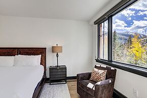 Ski-in/ Ski-out 3br 3.5ba Forest + Mountain Views Sleeps 8 3 Bedroom C