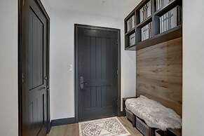 Ski-in/ Ski-out 3br 3.5ba Forest + Mountain Views Sleeps 8 3 Bedroom C