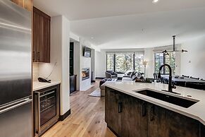 Ski-in/ Ski-out 3br 3.5ba Forest + Mountain Views Sleeps 8 3 Bedroom C