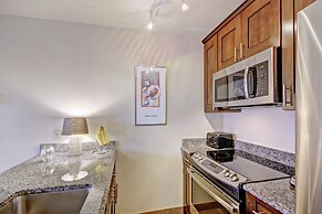 Luminous 2br 2ba - Upscale + Steps To Snowy Fun + Main St 2 Bedroom Co