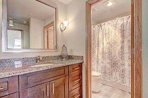 Luminous 2br 2ba - Upscale + Steps To Snowy Fun + Main St 2 Bedroom Co