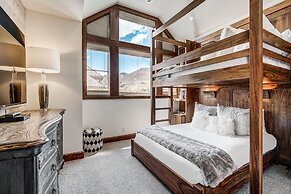 2 BR Ritz-Carlton Chic Décor Valley Views Condo by RedAwning - Save 20