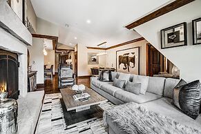 2 BR Ritz-Carlton Chic Décor Valley Views Condo by RedAwning - Save 20