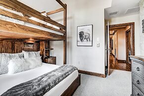 2 BR Ritz-Carlton Chic Décor Valley Views Condo by RedAwning - Save 20