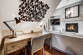 2 BR Ritz-Carlton Chic Décor Valley Views Condo by RedAwning - Save 20