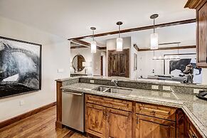 2 BR Ritz-Carlton Chic Décor Valley Views Condo by RedAwning - Save 20