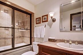 Rustic Mountain View 2Bedroom Condo- Lodge at Vail by RedAwning - Save