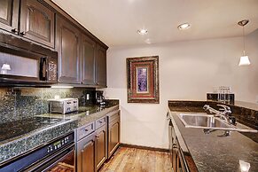 Rustic Mountain View 2Bedroom Condo- Lodge at Vail by RedAwning - Save