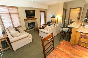 Comfort and Convenience in this Spacious Unit by RedAwning - Save 20% 