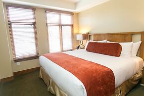 Comfort and Convenience in this Spacious Unit by RedAwning - Save 20% 