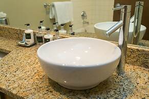 Comfort and Convenience in this Spacious Unit by RedAwning - Save 20% 