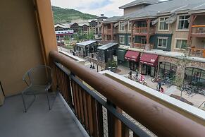 Comfort and Convenience in this Spacious Unit by RedAwning - Save 20% 