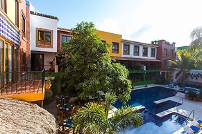Casa Lotería -Pueblito Sayulita- Colorful, Family and Relax Experience
