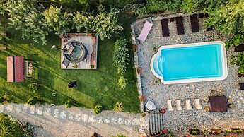 Casa Dives, Transylvania