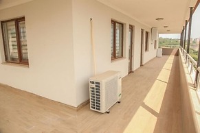 Royal Inn Seza Residence