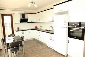 Royal Inn Seza Residence