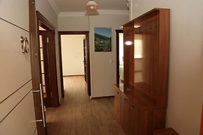 Royal Inn Seza Residence