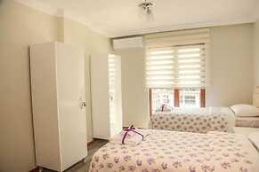 Royal Inn Seza Residence