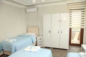 Royal Inn Seza Residence