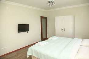 Royal Inn Seza Residence