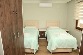 Royal Inn Seza Residence