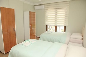 Royal Inn Seza Residence