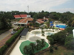 Lake House Resort