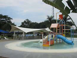 Lake House Resort