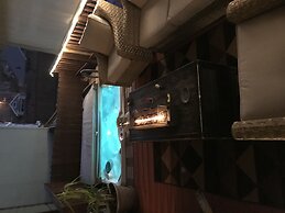 Downtown BnB King Bed Clawfoot Tub & Hot Tub