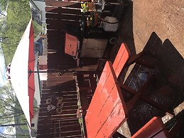 Downtown BnB King Bed Clawfoot Tub & Hot Tub