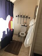 Downtown BnB King Bed Clawfoot Tub & Hot Tub